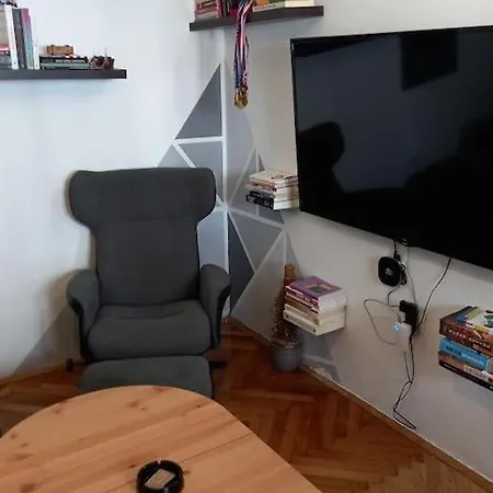 Comfy In Center Apartment