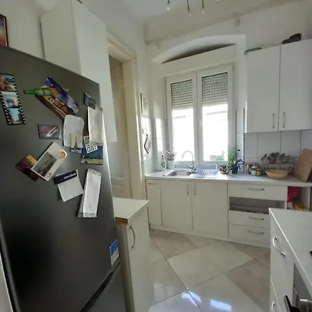 Comfy In Center Apartment *